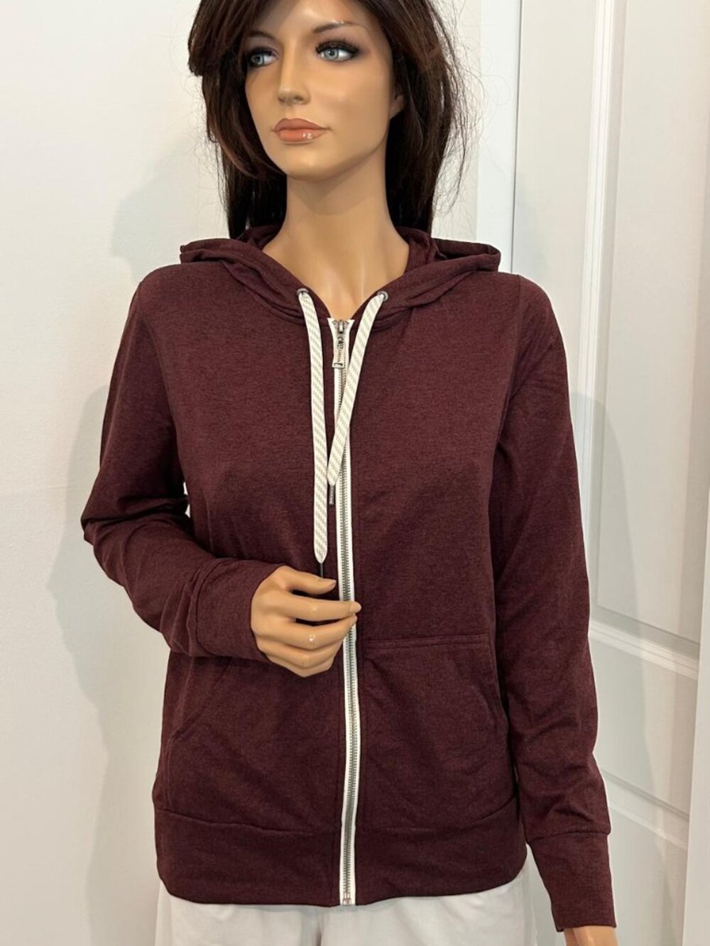 Vuori Halo Performance 2.0 Hoodie Women’s Medium Burgundy Full Zip Athleisure